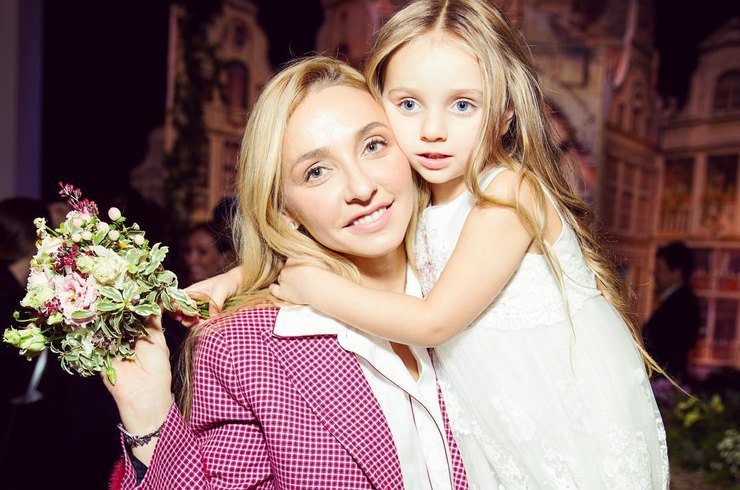 «Сладкая девочка»: дочь Татьяны Навки в платье принцессы открыла шоу Юдашкина ➤ Prozoro.net.ua