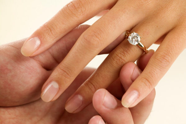 Обручка на пальці: шість знаків зодіаку, які згодні лише на серйозні відносини