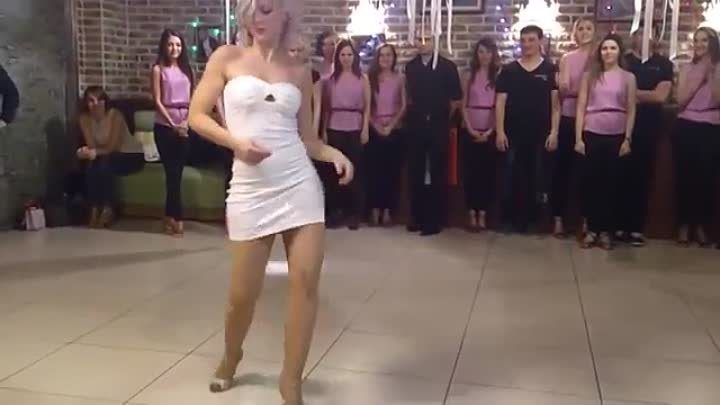 Cuando empezó a bailar, el público se quedó helado. Hay que verlo… ➤ Prozoro.net.ua