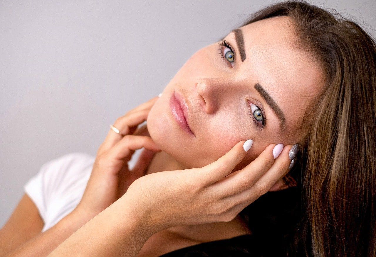 Haut straffen im Gesicht – 6 Übungen für effektives Gesichtsyoga ➤ Prozoro.net.ua