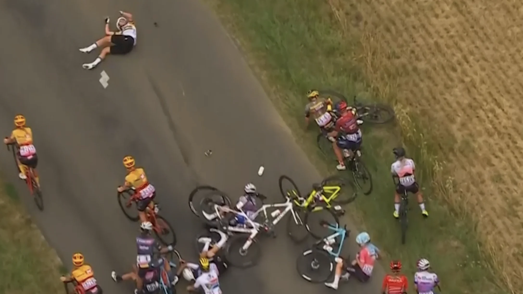Heftiger Crash überschattet Tour de France Femmes ➤ Prozoro.net.ua