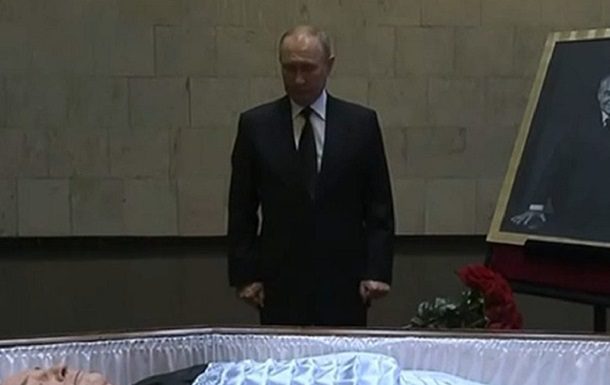 Путін поклав квіти на труну Горбачова ➤ Prozoro.net.ua