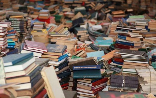 Киевляне сдали на макулатуру 25 тонн российских книг на авто для ВСУ ➤ Prozoro.net.ua