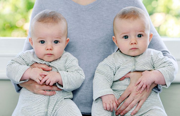 Frau bekommt Zwillinge von verschiedenen Vätern: Wie ist das möglich?