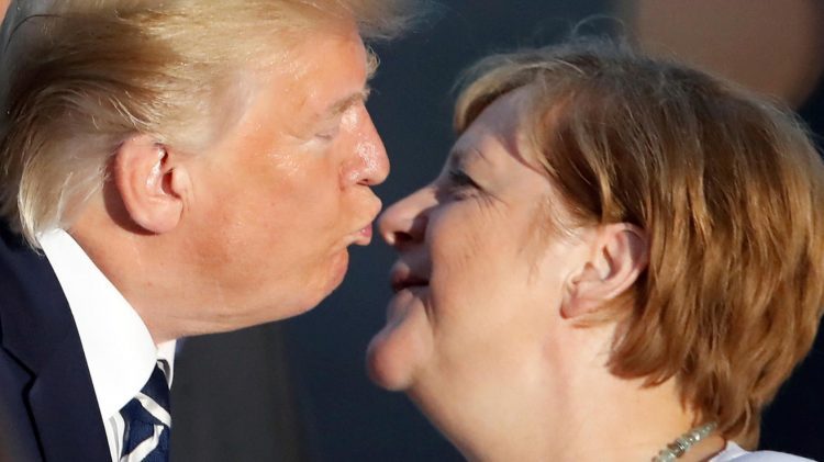 Küsst Donald Trump hier Angela Merkel?