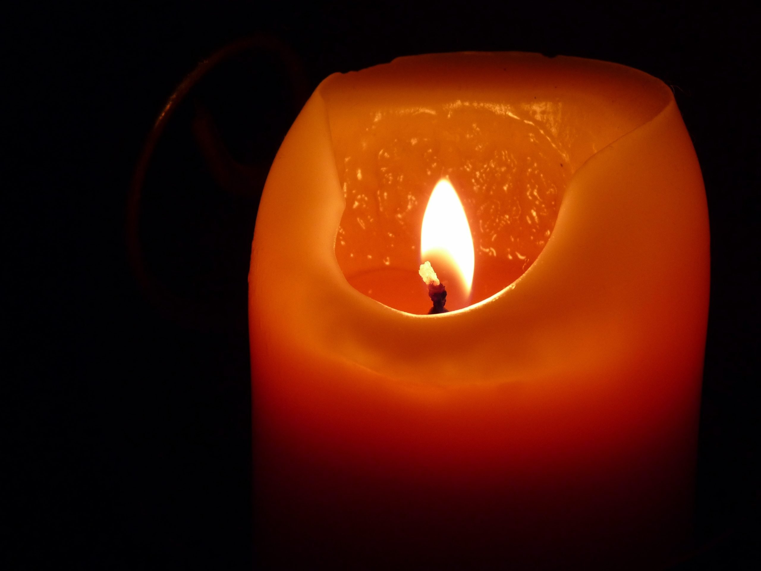 Одна такая свечка заменит 76 штук: что делать, чтобы свеча горела дольше