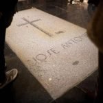 Exhumación de José Antonio: la sorpresa que se llevó Patrimonio Nacional al retirar la lápida ➤ Prozoro.net.ua