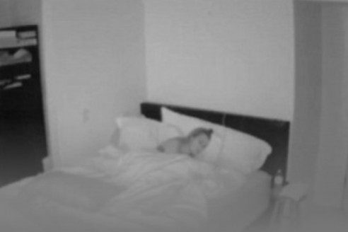 Seorang suami merekam istrinya dengan kamera tersembunyi, dan inilah yang dilihatnya… ➤ Главное.net