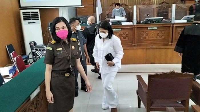 Putri Candrawati dituntut delapan tahun penjara