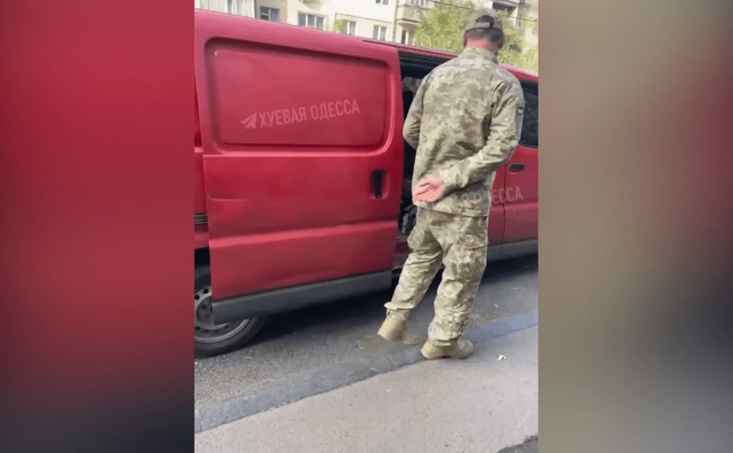 В Одесі працівники військкомату напали на перехожого, але щось пішло не так (відео) ➤ Infotime.co