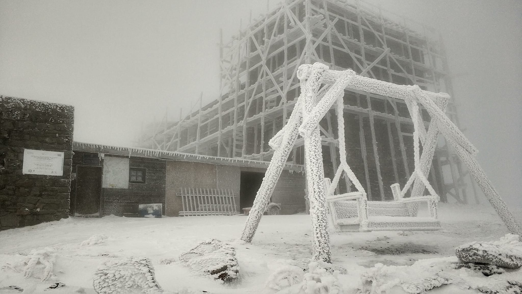 Ударив мороз та випав сніг: неймовірні фото з Карпат ➤ Infotime.co