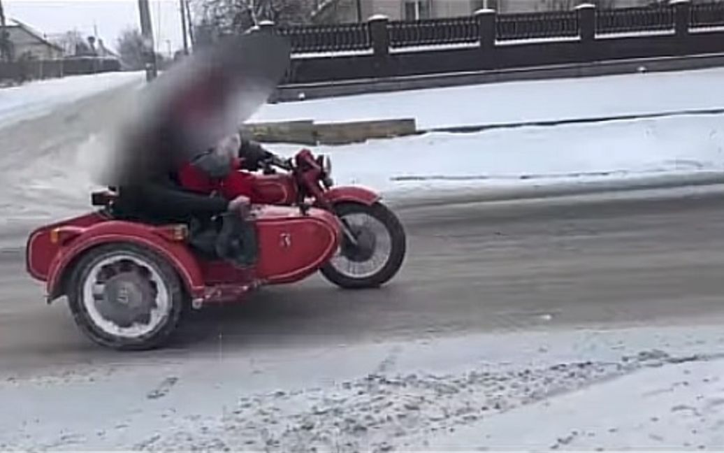 У Рівному поліція затримала “Санта Клауса” на мотоциклі: відео ➤ Infotime.co