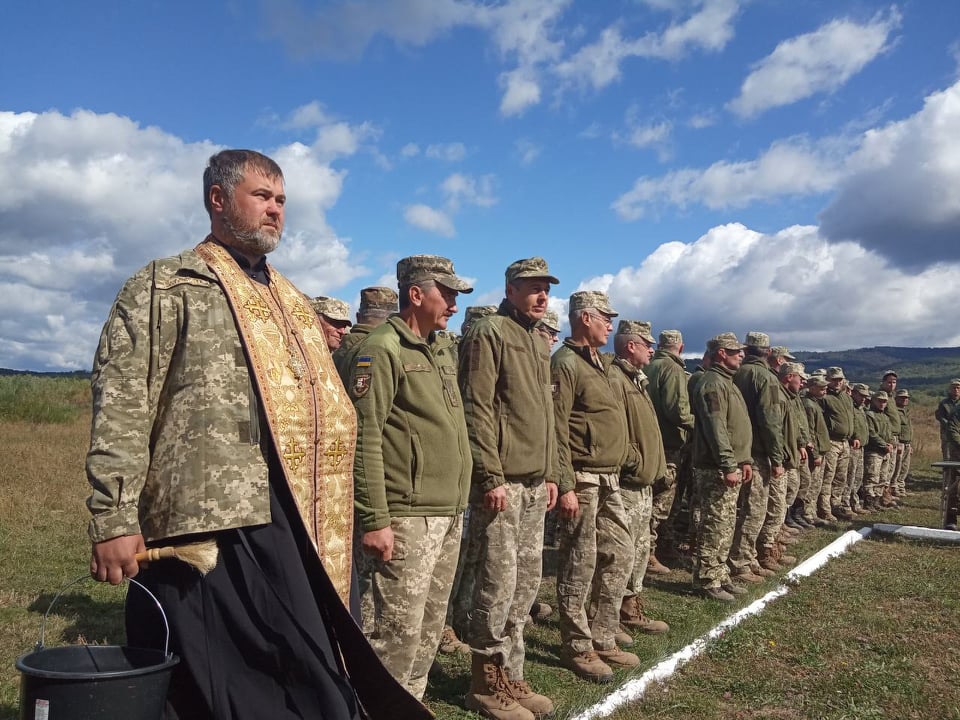 Чи можуть в Україні мобілізувати священників