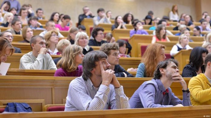 Заочна та вечірня форми навчання у вишах не скасовуються