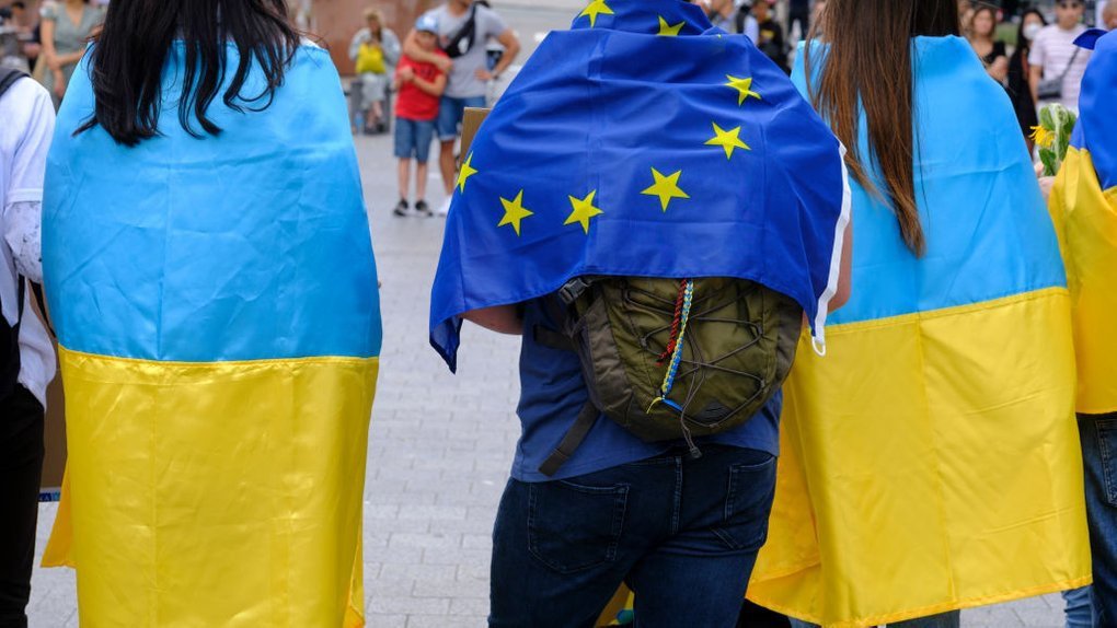 Кілька країн ЄС змінюють правила перебування для біженців з України