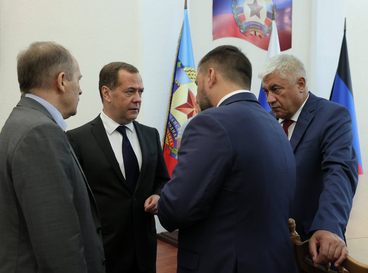 Что известно о попытке суицида путинской марионетки – Медведева
