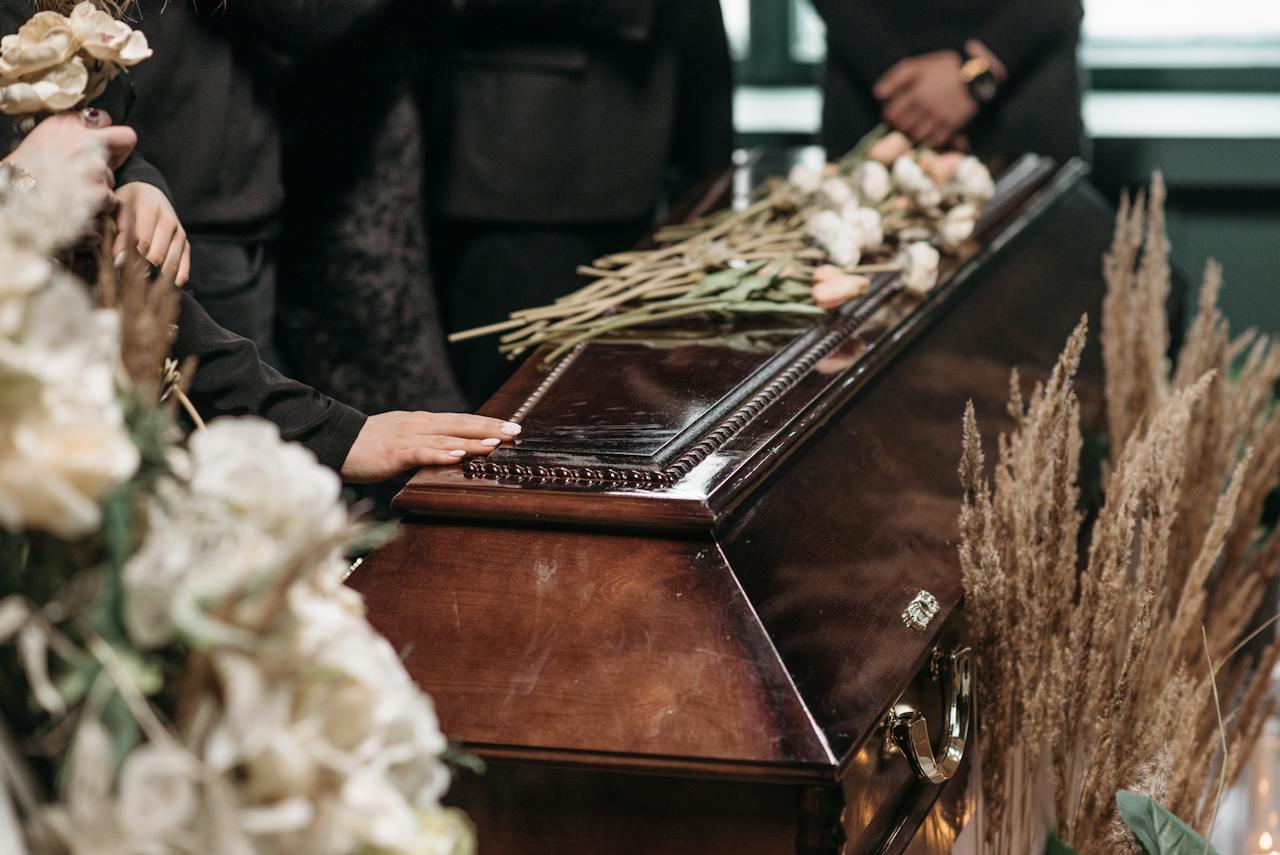 ВІДЕО: померлий прокинувся посеред похорону і їв суп ➤ Infotime.co
