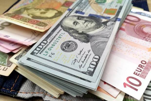 Українцям розповіли, як зміниться курс долара до кінця січня