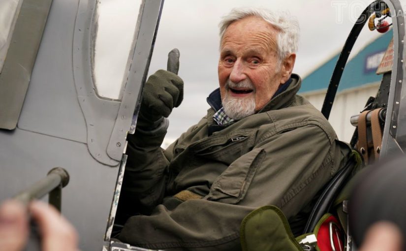 Бывший пилот в 102 года поднял в небо истребитель: фото ➤ Infotime.co