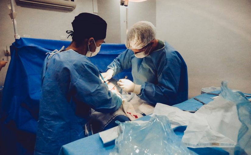Хірурги не носять білі халати: чому на них зелена або блакитна форма ➤ Infotime.co