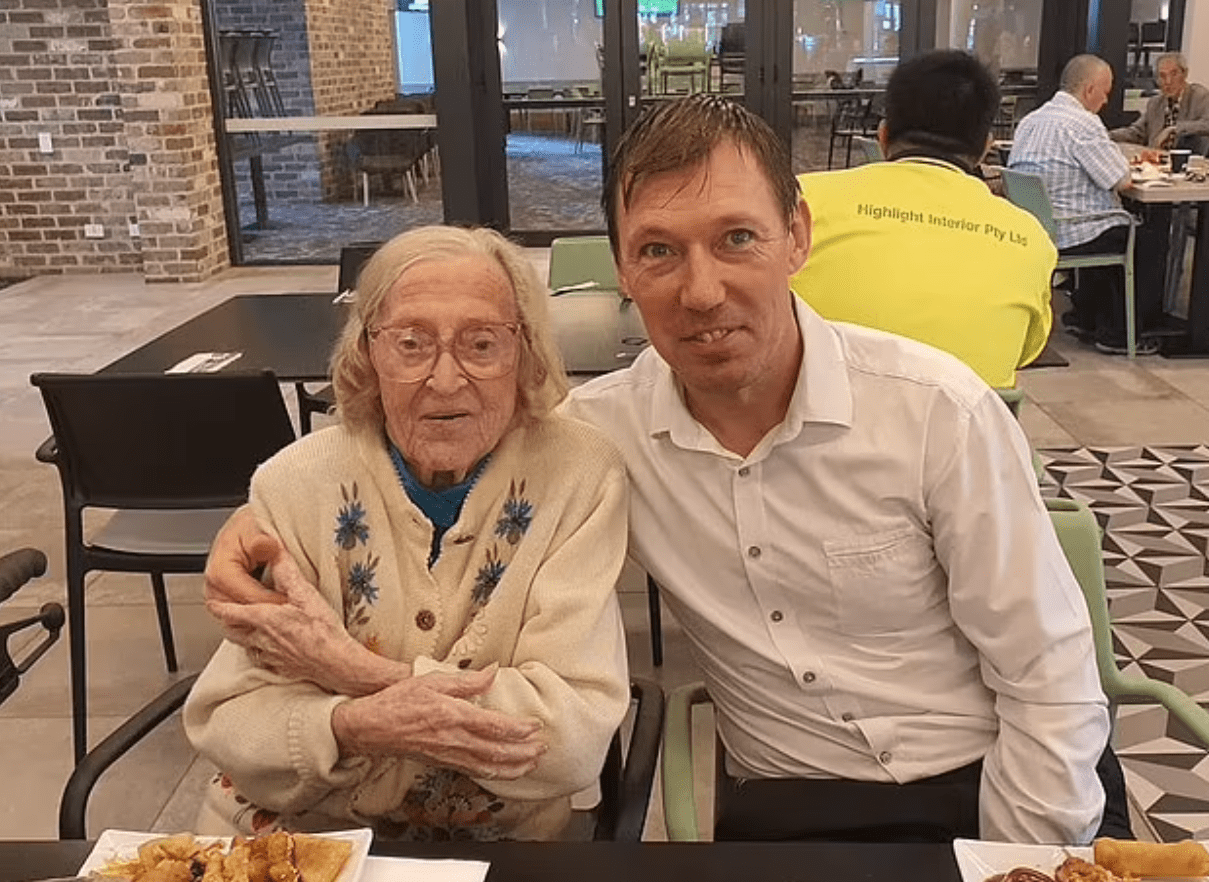 48-річний чоловік зав’язав стосунки зі 103-річною вдовою свого діда: фото
