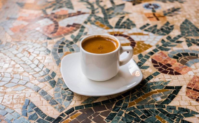 Експерти розкрили таємницю найсмачнішої кави: колір чашки має значення ➤ Infotime.co