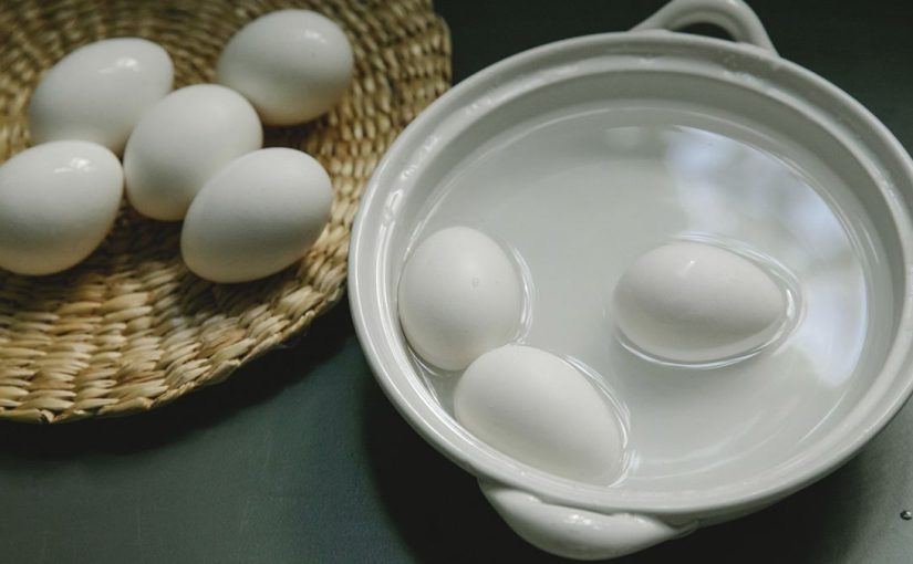 Простая хитрость, с которой вареные яйца будут сами вылетать из скорлупы ➤ Infotime.co
