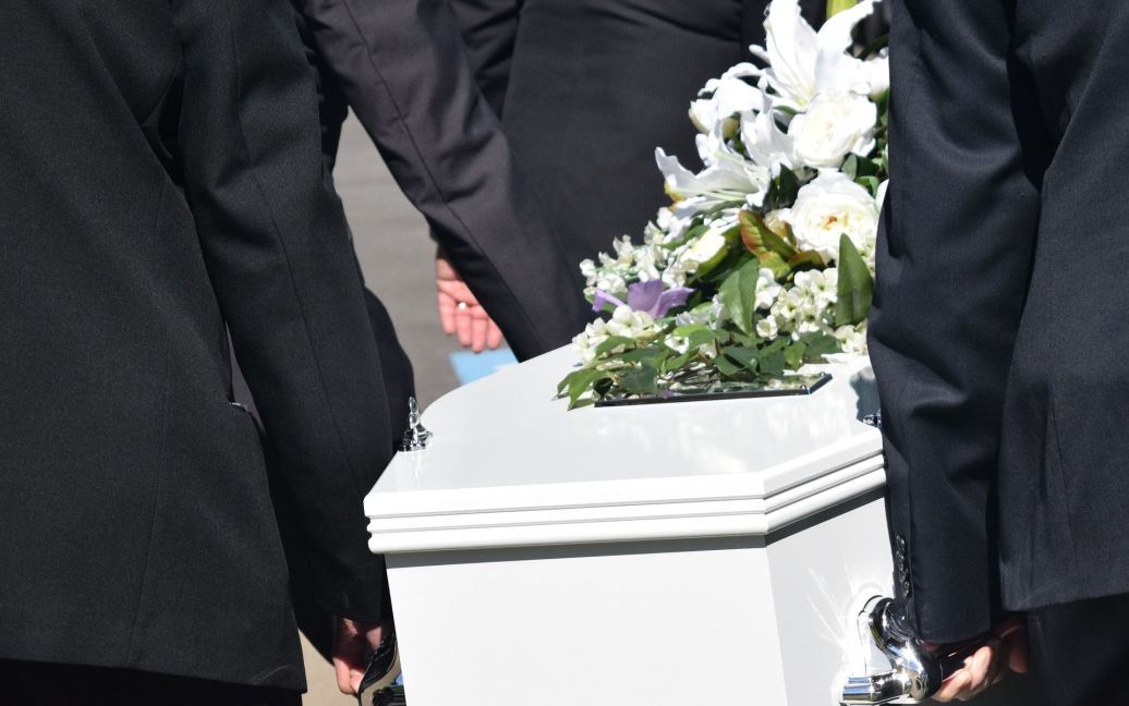 Панихида за покойником превратилась в скандал, когда открыли гроб ➤ Infotime.co