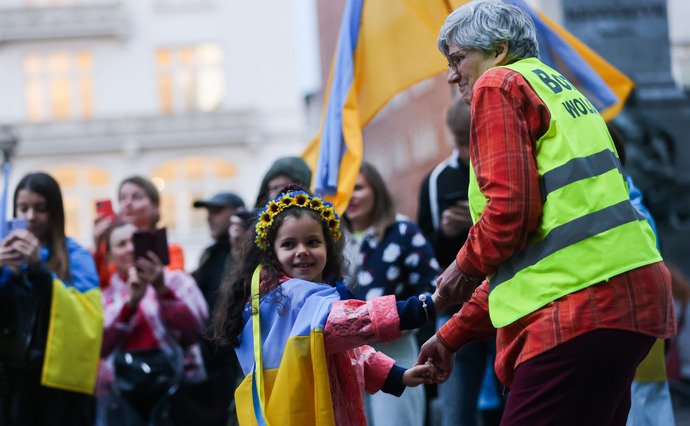Більшість українців не готові повертатися з Європи додому – опитування ➤ Infotime.co