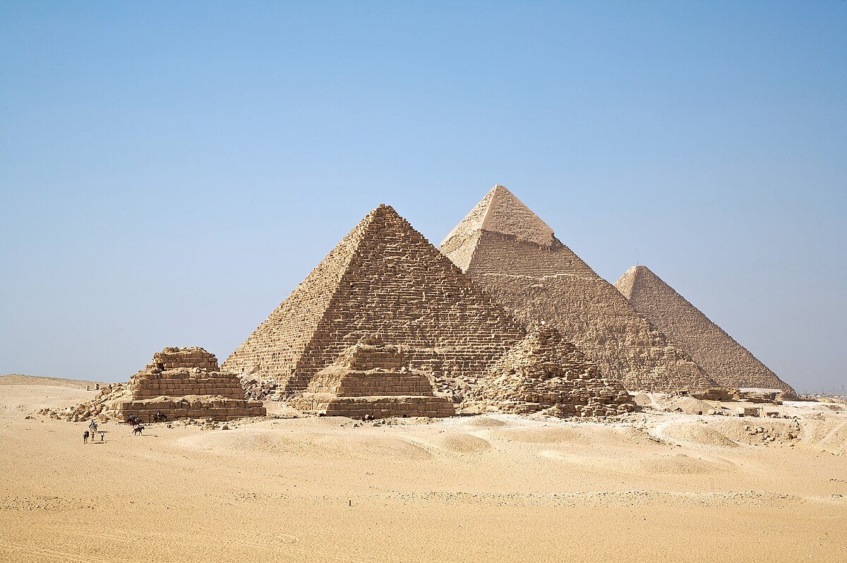 Археологи заметили загадочные аномалии у пирамид Гизы