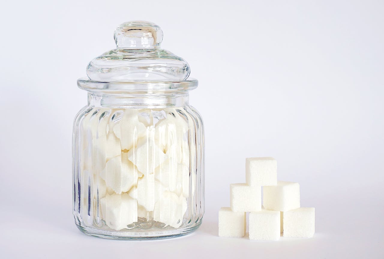Білий цукор чи коричневий: чи є різниця  