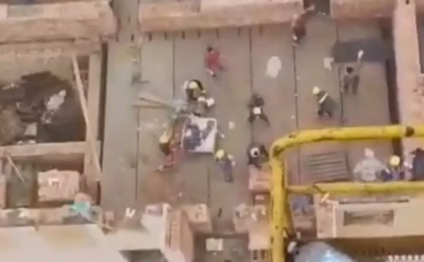 Строители в Мексике устроили массовую потасовку на высоте ➤ Infotime.co
