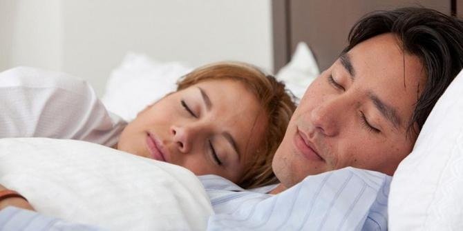 6 Jenis Posisi Tidur Suami-Istri: Ada yang Romantis Tapi Berdampak pada Kesehatan ➤ Infotime.co