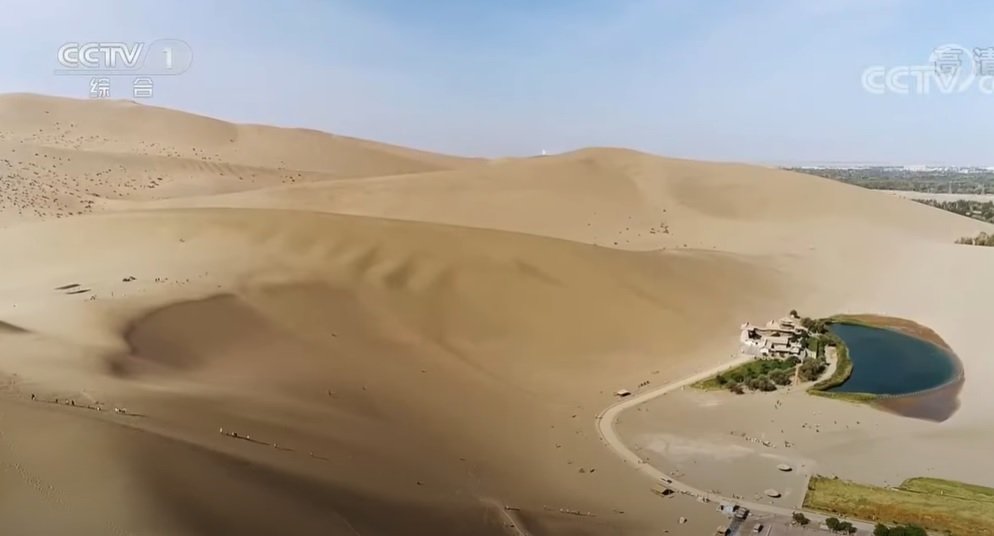 Посеред пустелі встановили верблюжі світлофори: відео    ➤ Infotime.co