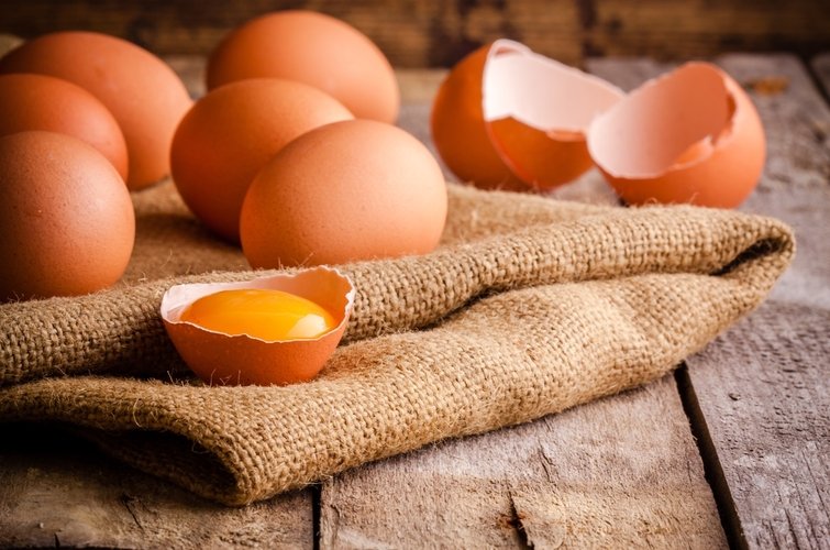 Влияет ли цвет желтка на качество яиц