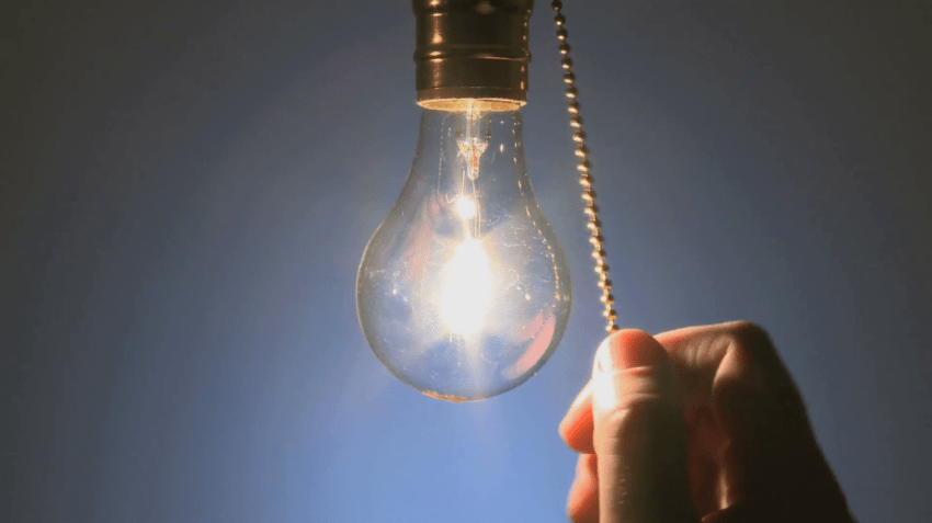 Психолог пояснив, як боротися з дискомфортом від відключень світла