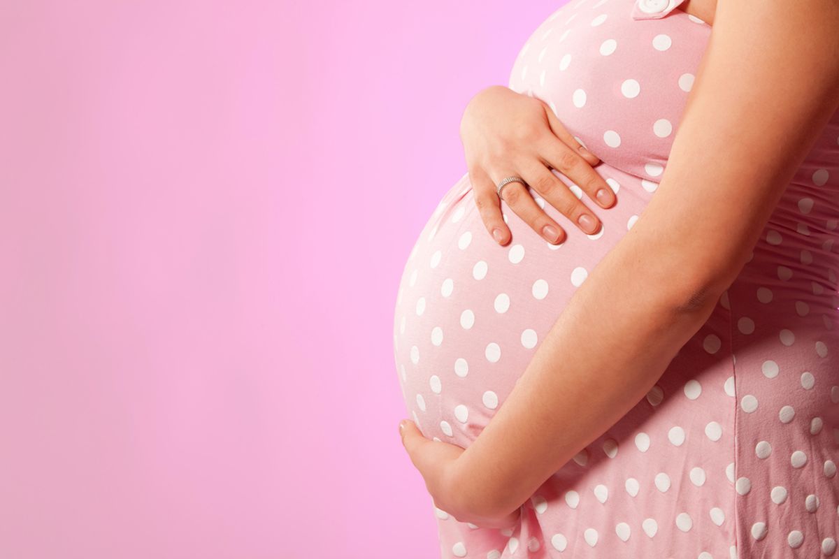 Дівчинка-підліток народила дитину, не підозрюючи про вагітність