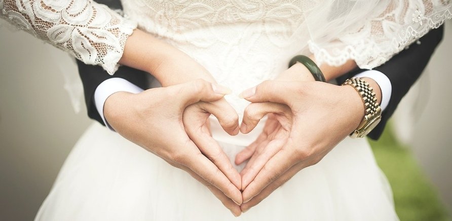Индонезиец узнал, что его жена на самом деле мужчина только после свадьбы