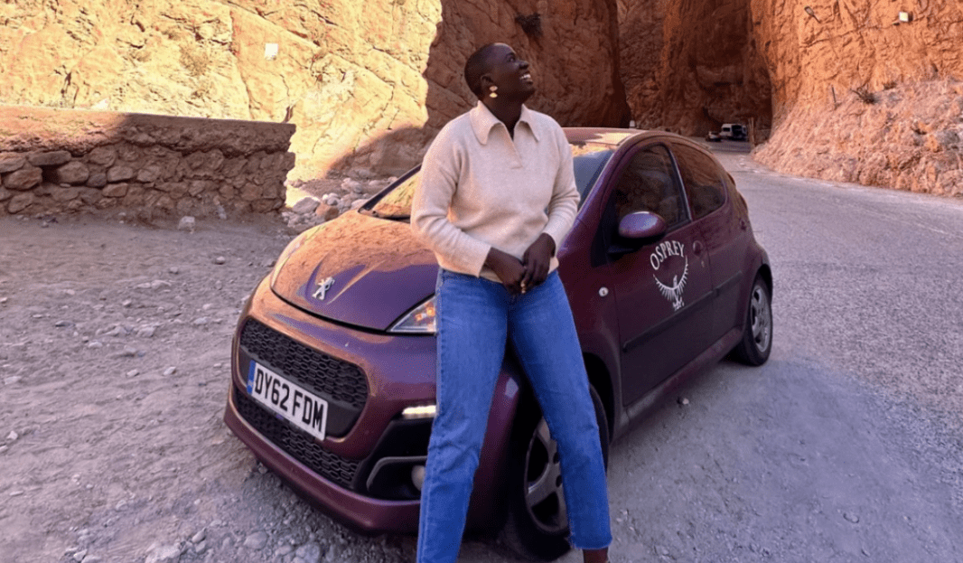 Одинокая путешественница преодолела путь из Англии в Нигерию на маленьком автомобиле