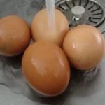 Ни в коем случае не кладите горячие отваренные яйца в холодную воду ➤ Infotime.co