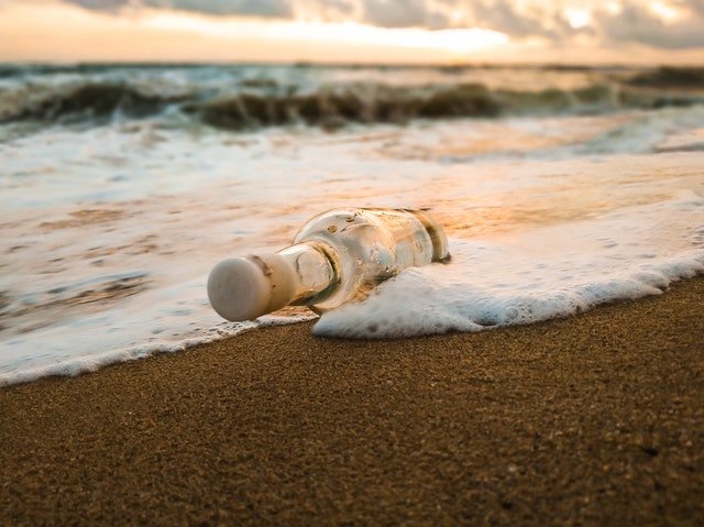 Шестеро рибалок випили з пляшок, які знайшли у морі: сталася трагедія ➤ Infotime.co
