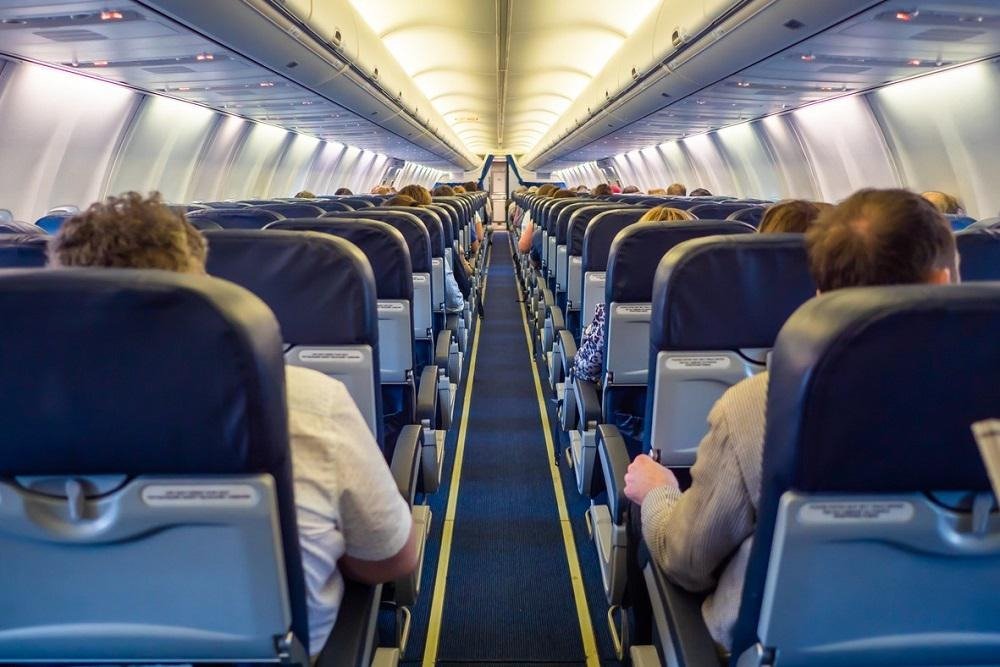 Flugbegleiter verweigerten einer 92-jährigen Frau den Platz in der Business Class, weil ihr Passfoto schockierend war ➤ Infotime.co