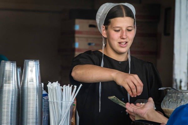 Por eso las mujeres Amish se sacan los dientes después de casarse