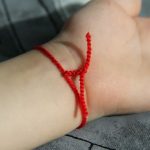 Як правильно носити червону нитку на руці ➤ Infotime.co