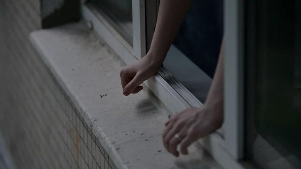 Коли не можна дивитися у вікно: народні прикмети, які попереджають про лихо