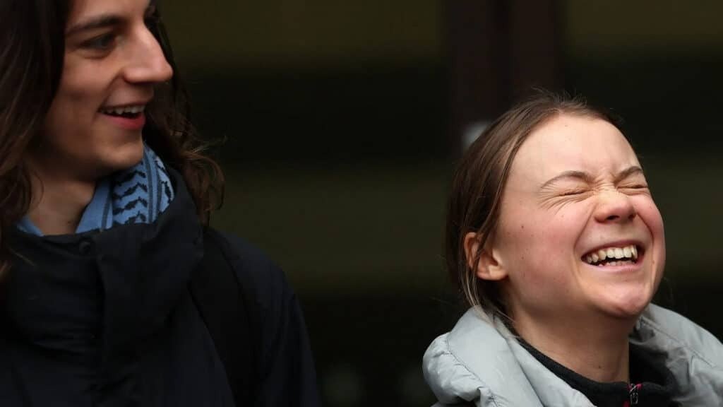 Exclusiva: ¿Greta tiene una relación? El joven de 22 años, de pelo largo y exalumno de una escuela pública, es visto a menudo con Thunberg