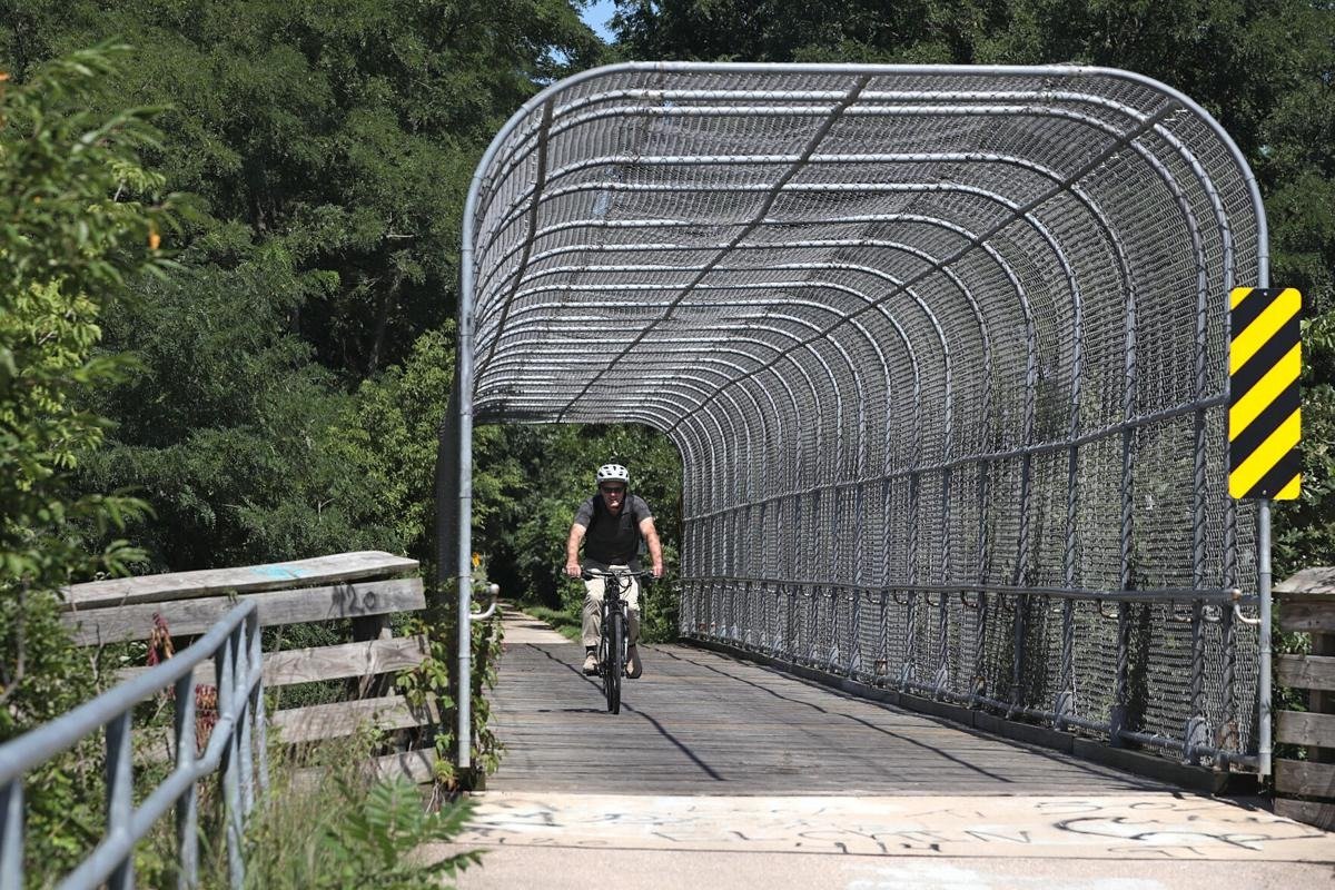 Ein Rentner aus Sindh hatte genug von Radfahrern, die durch seinen Garten fuhren – also entwarf er die perfekte Falle