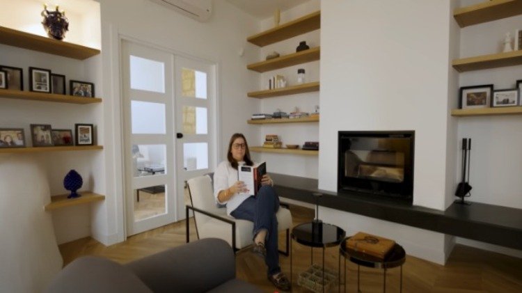 Una mujer de 57 años vive en una casa que cuesta solo $1. ¡Echa un vistazo al interior!