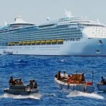Kreuzfahrtschiff begegnet Piraten – Was der Kapitän als Nächstes tut! ➤ Infotime.co