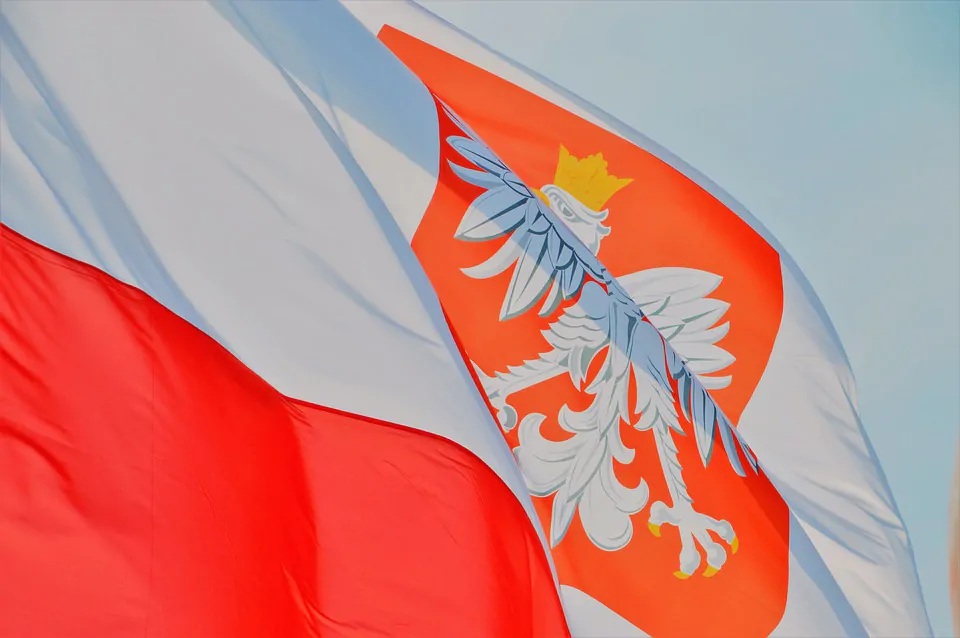 Польша изменит гимн и герб: какая причина